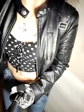 Snapshot of Babii_Nova chatting on December 13, 5:38 am Babii Nova online show from December 13, 5:38 am