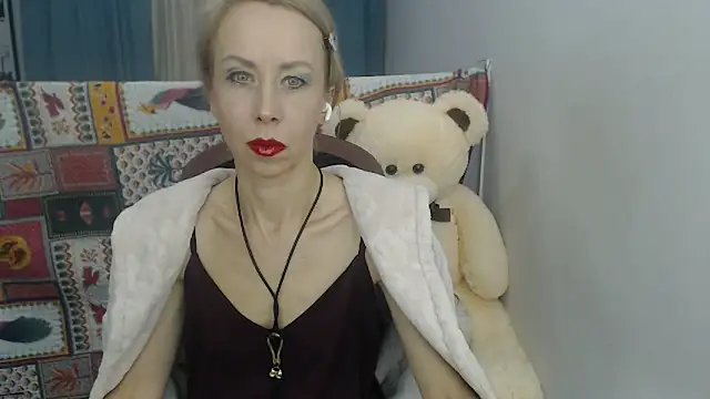 Snapshot of LuxuryNika chatting on December 22, 4:48 pm LuxuryNika online show from December 22, 4:48 pm
