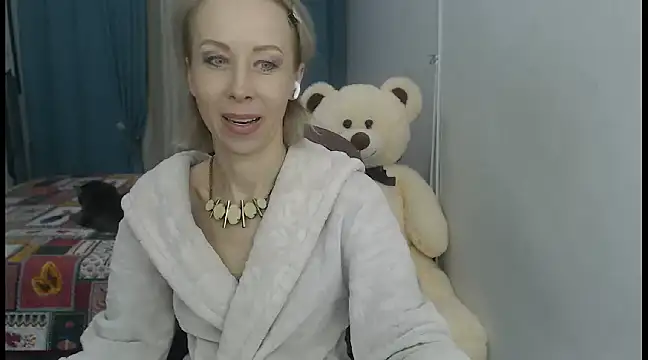 Snapshot of LuxuryNika chatting on December 23, 2:50 pm LuxuryNika online show from December 23, 2:50 pm