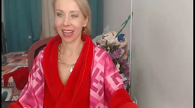 Snapshot of LuxuryNika chatting on December 31, 8:02 pm LuxuryNika online show from December 31, 8:02 pm