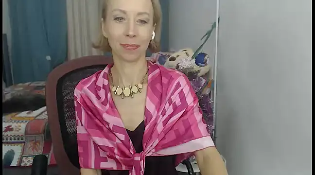 Snapshot of LuxuryNika chatting on January 1, 2:20 pm LuxuryNika online show from January 1, 2:20 pm