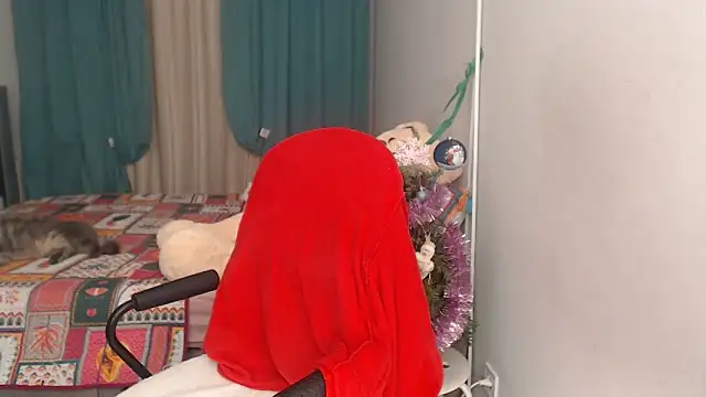 Snapshot of LuxuryNika chatting on January 2, 2:24 pm LuxuryNika online show from January 2, 2:24 pm