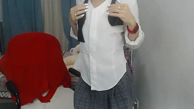 Snapshot of LuxuryNika chatting on January 4, 6:51 pm LuxuryNika online show from January 4, 6:51 pm