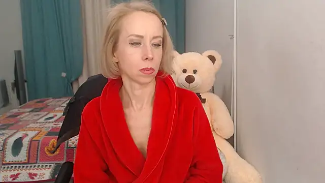 Snapshot of LuxuryNika chatting on January 12, 6:49 pm LuxuryNika online show from January 12, 6:49 pm