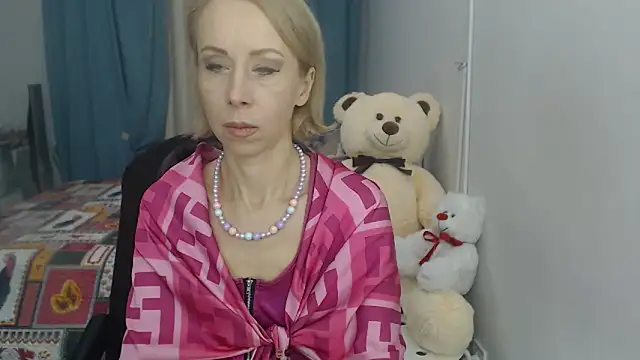 Snapshot of LuxuryNika chatting on January 17, 3:53 pm LuxuryNika online show from January 17, 3:53 pm