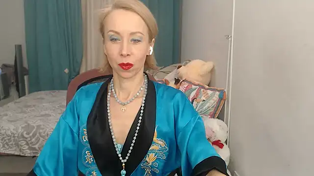 Snapshot of LuxuryNika chatting on February 8, 2:38 pm LuxuryNika online show from February 8, 2:38 pm