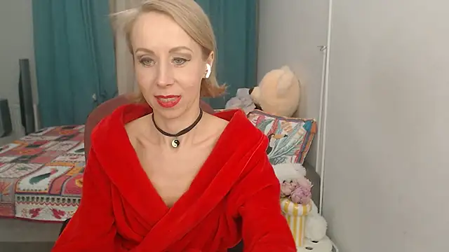 Snapshot of LuxuryNika chatting on February 9, 7:30 pm LuxuryNika online show from February 9, 7:30 pm