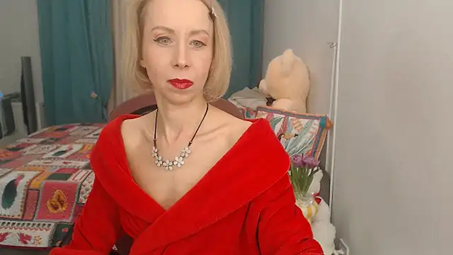 Snapshot of LuxuryNika chatting on February 15, 3:50 pm LuxuryNika online show from February 15, 3:50 pm