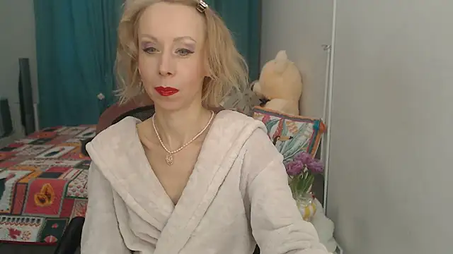 Snapshot of LuxuryNika chatting on February 17, 2:59 pm LuxuryNika online show from February 17, 2:59 pm