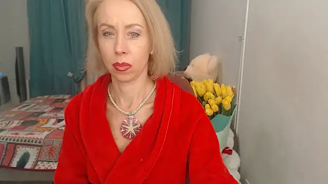Snapshot of LuxuryNika chatting on March 8, 8:57 pm LuxuryNika online show from March 8, 8:57 pm