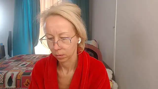 Snapshot of LuxuryNika chatting on September 15, 7:52 am LuxuryNika online show from September 15, 7:52 am