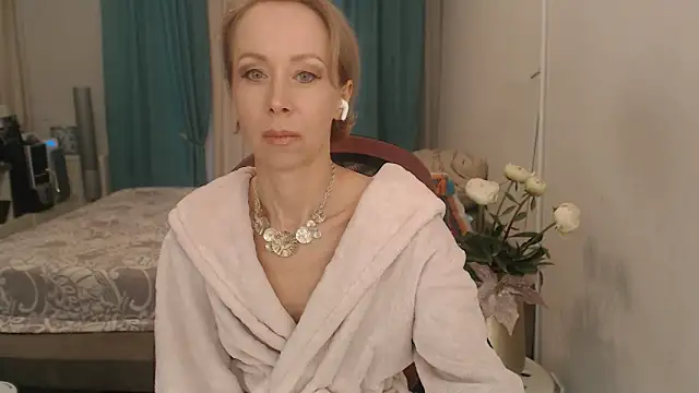 Snapshot of LuxuryNika chatting on May 13, 2:47 pm LuxuryNika online show from May 13, 2:47 pm