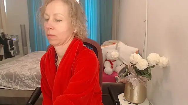 Snapshot of LuxuryNika chatting on May 17, 9:38 am LuxuryNika online show from May 17, 9:38 am