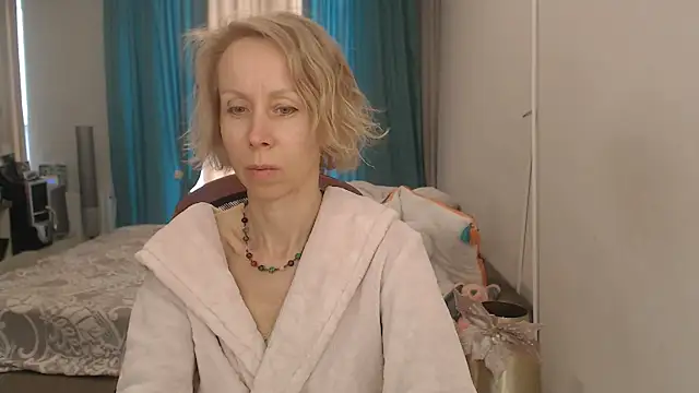 Snapshot of LuxuryNika chatting on May 28, 11:18 am LuxuryNika online show from May 28, 11:18 am