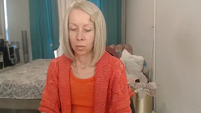 Snapshot of LuxuryNika chatting on June 13, 3:43 pm LuxuryNika online show from June 13, 3:43 pm