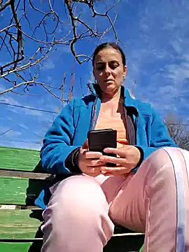 Snapshot of IsabelleCraft chatting on March 7, 10:35 am IsabelleCraft online show from March 7, 10:35 am