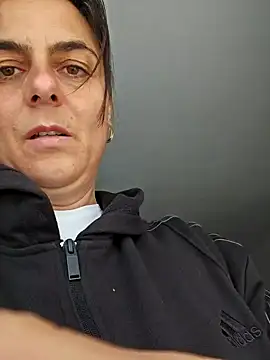 Snapshot of IsabelleCraft chatting on October 22, 1:00 pm IsabelleCraft online show from October 22, 1:00 pm