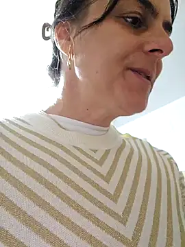 Snapshot of IsabelleCraft chatting on October 24, 12:01 pm IsabelleCraft online show from October 24, 12:01 pm