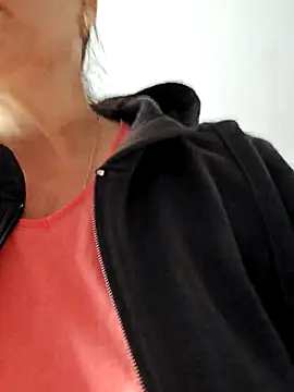 Snapshot of IsabelleCraft chatting on November 3, 9:21 am IsabelleCraft online show from November 3, 9:21 am