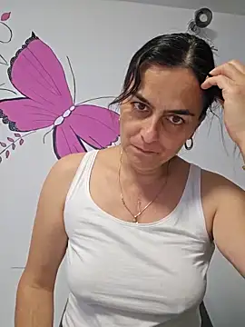 Snapshot of IsabelleCraft chatting on November 10, 11:42 am IsabelleCraft online show from November 10, 11:42 am