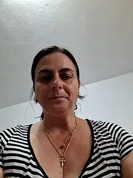 Snapshot of IsabelleCraft chatting on June 24, 10:14 am IsabelleCraft online show from June 24, 10:14 am