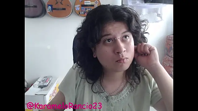 Snapshot of Smoke_trip_Alicia chatting on February 3, 12:47 pm Smoke trip Alicia online show from February 3, 12:47 pm