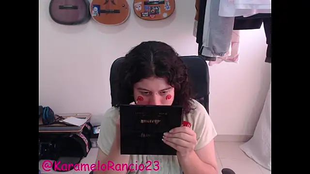 Snapshot of Smoke_trip_Alicia chatting on March 7, 1:07 pm Smoke trip Alicia online show from March 7, 1:07 pm