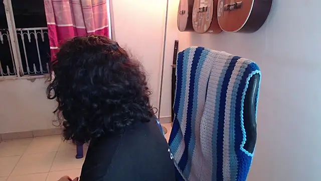 Snapshot of Smoke_trip_Alicia chatting on October 12, 2:43 am Smoke trip Alicia online show from October 12, 2:43 am