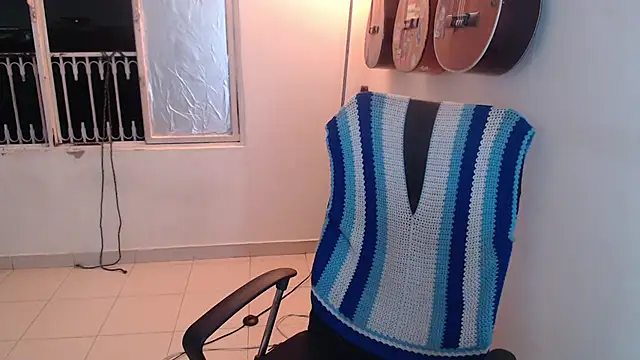 Snapshot of Smoke_trip_Alicia chatting on October 23, 4:45 am Smoke trip Alicia online show from October 23, 4:45 am