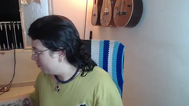 Snapshot of Smoke_trip_Alicia chatting on October 27, 4:05 am Smoke trip Alicia online show from October 27, 4:05 am