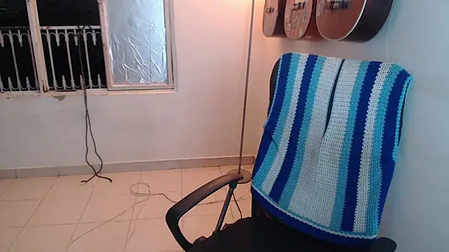 Snapshot of Smoke_trip_Alicia chatting on November 5, 3:17 am Smoke trip Alicia online show from November 5, 3:17 am