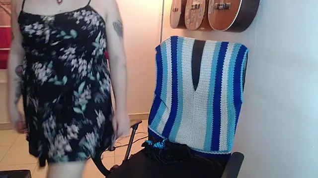 Snapshot of Smoke_trip_Alicia chatting on November 13, 3:05 am Smoke trip Alicia online show from November 13, 3:05 am