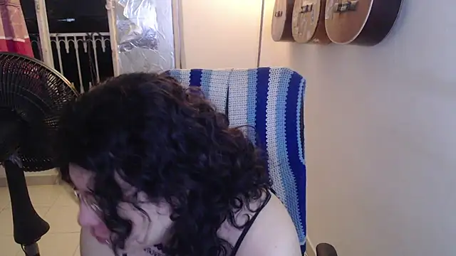 Snapshot of Smoke_trip_Alicia chatting on December 15, 10:08 am Smoke trip Alicia online show from December 15, 10:08 am