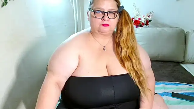 Snapshot of sexymollig chatting on December 13, 2:16 pm sexymollig online show from December 13, 2:16 pm