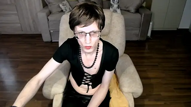 Snapshot of clementine chatting on April 17, 10:51 am clementine online show from April 17, 10:51 am