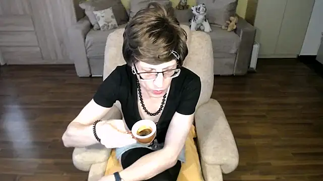 Snapshot of clementine chatting on May 11, 9:26 am clementine online show from May 11, 9:26 am