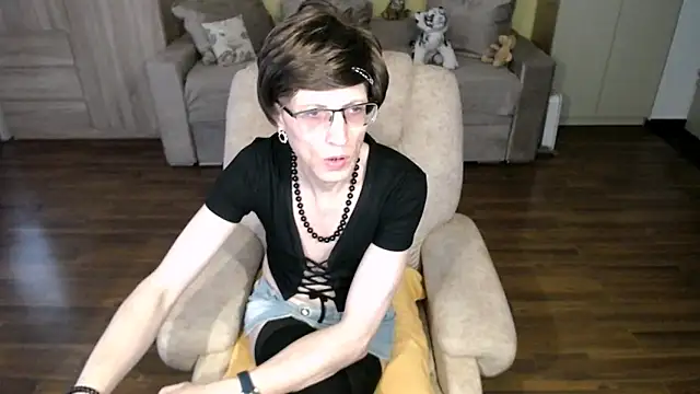 Snapshot of clementine chatting on May 11, 2:56 pm clementine online show from May 11, 2:56 pm
