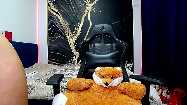 Snapshot of FlirtDeea chatting on February 24, 8:07 pm FlirtDeea online show from February 24, 8:07 pm