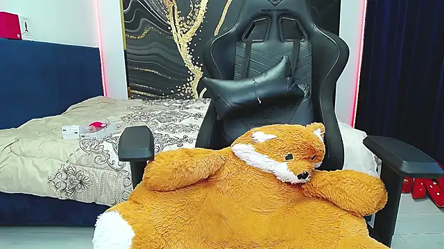 Snapshot of FlirtDeea chatting on March 10, 2:55 pm FlirtDeea online show from March 10, 2:55 pm