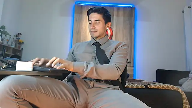 Andrew 4  online show from September 23, 2:14 am