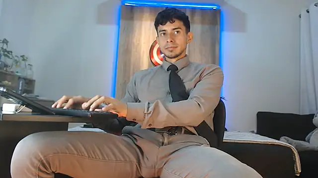 Snapshot of Andrew_4_ chatting on October 10, 2:32 am Andrew 4 online show from October 10, 2:32 am