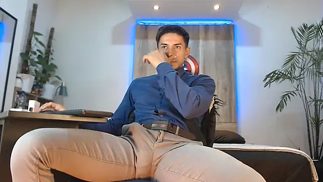 Andrew 4  online show from May 8, 3:12 am
