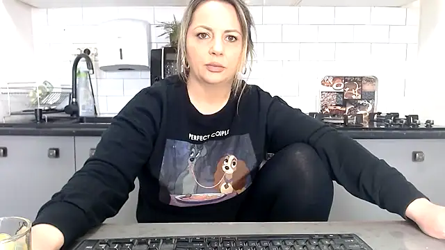 erikaerika online show from March 4, 10:13 am