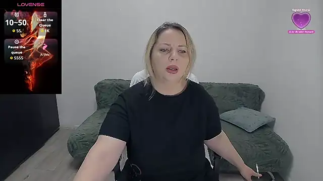 erikaerika online show from April 27, 7:06 am