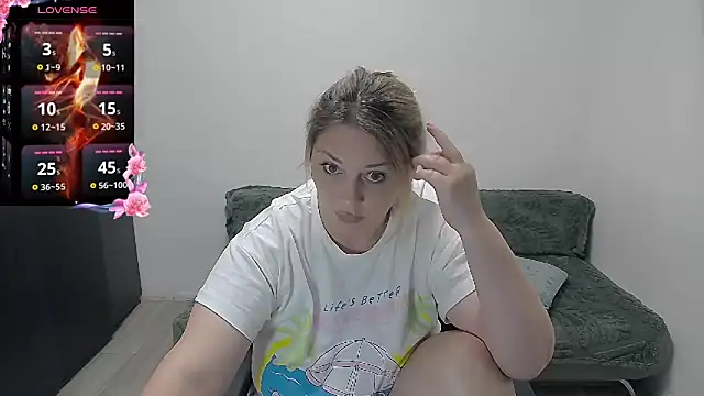 Snapshot of erikaerika chatting on July 6, 7:49 am erikaerika online show from July 6, 7:49 am