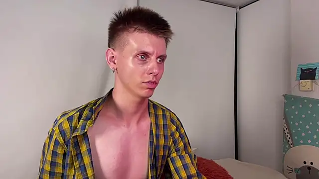 Snapshot of vladdymeow chatting on January 17, 12:20 am vladdymeow online show from January 17, 12:20 am