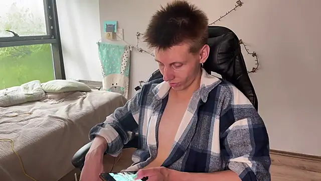 Snapshot of vladdymeow chatting on February 5, 6:26 pm vladdymeow online show from February 5, 6:26 pm