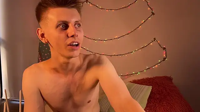 Snapshot of vladdymeow chatting on February 19, 8:52 pm vladdymeow online show from February 19, 8:52 pm