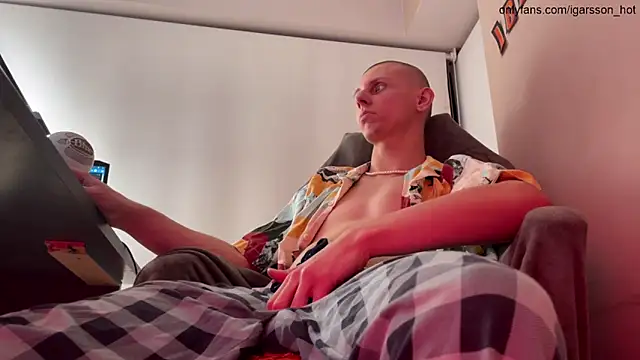 Snapshot of vladdymeow chatting on October 28, 12:47 am vladdymeow online show from October 28, 12:47 am