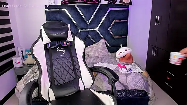 Snapshot of Student_of_Bdsm chatting on February 18, 7:09 pm Student of Bdsm online show from February 18, 7:09 pm